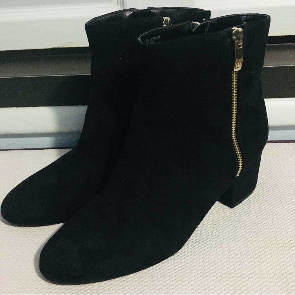 Liz Claiborne 2” Block Heel Zip Bootie Black Wide